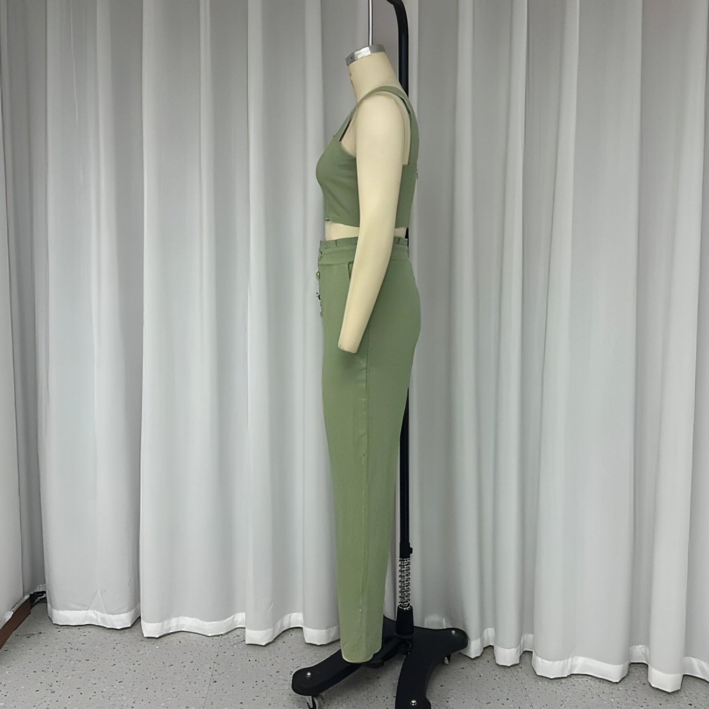 Conjunto Crop Top Tirantes y Pantalón Cintura Alta