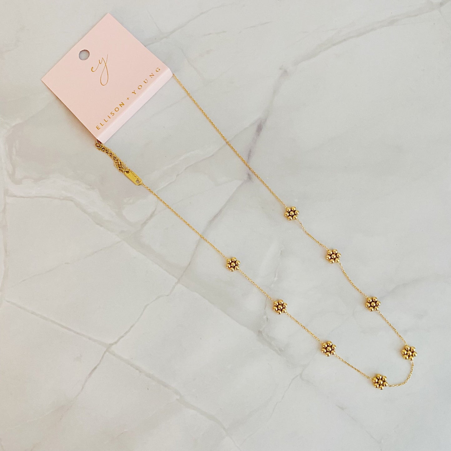 Collar Cadena Dorada Flores Minimalistas — Waterproof