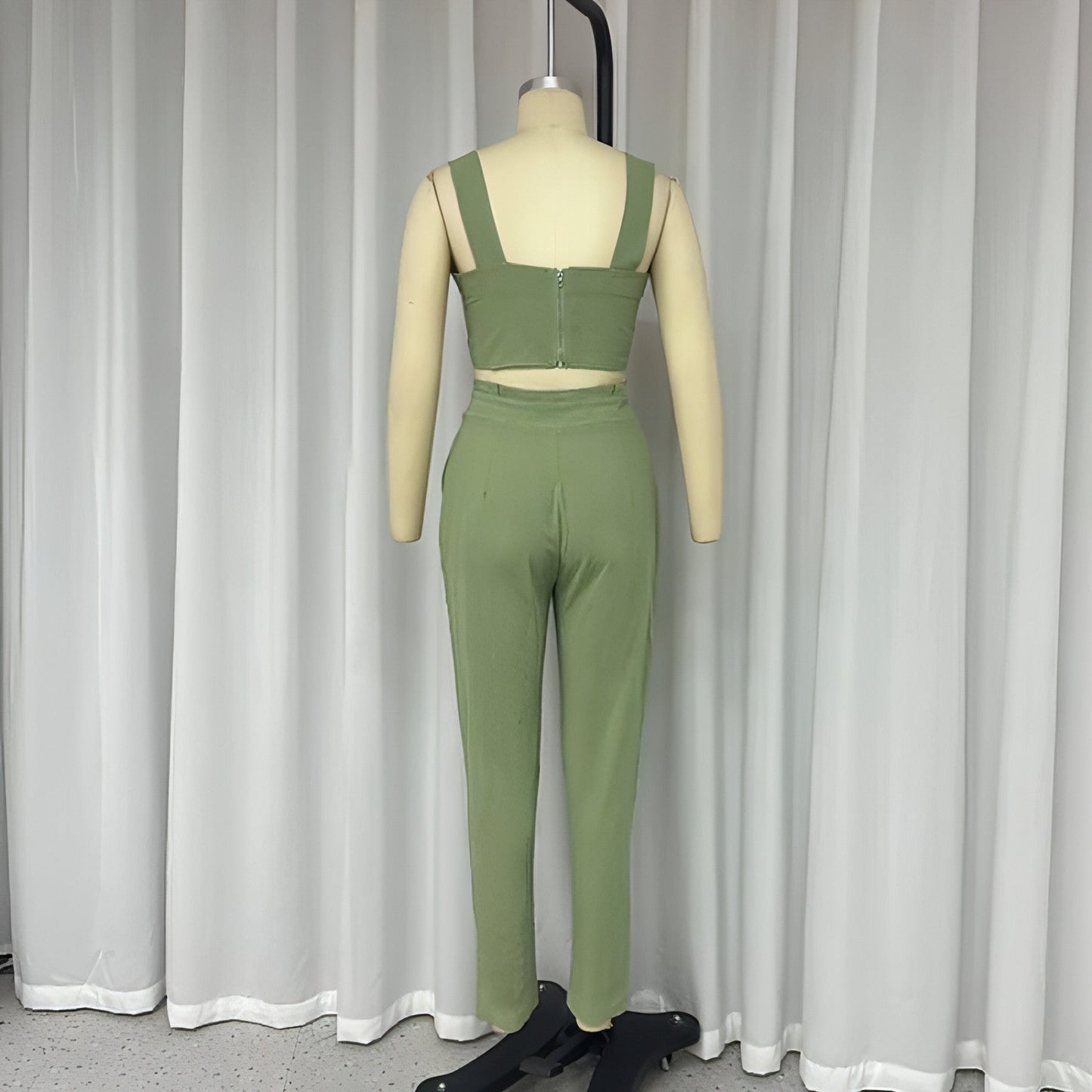 Conjunto Crop Top Tirantes y Pantalón Cintura Alta