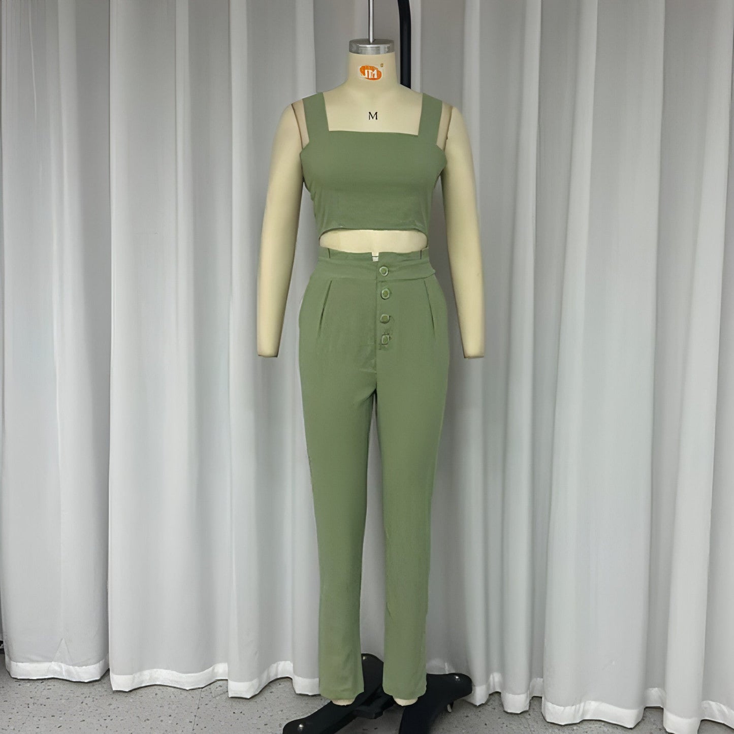 Conjunto Crop Top Tirantes y Pantalón Cintura Alta
