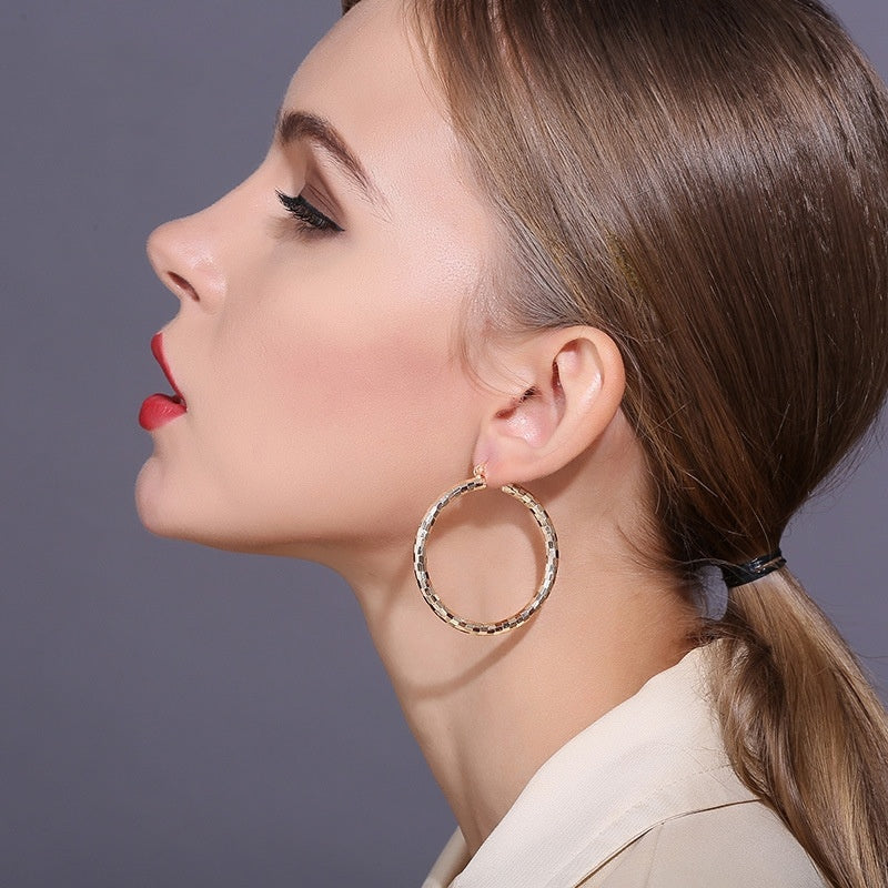 Ear Cuff Circular Minimalista Baño Oro 18K