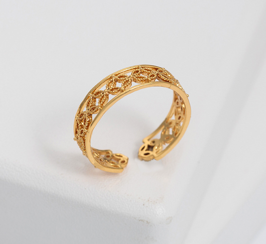 Anillo Dorado Minimalista Ajustable