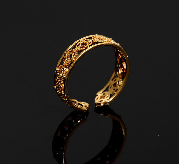 Anillo Dorado Minimalista Ajustable