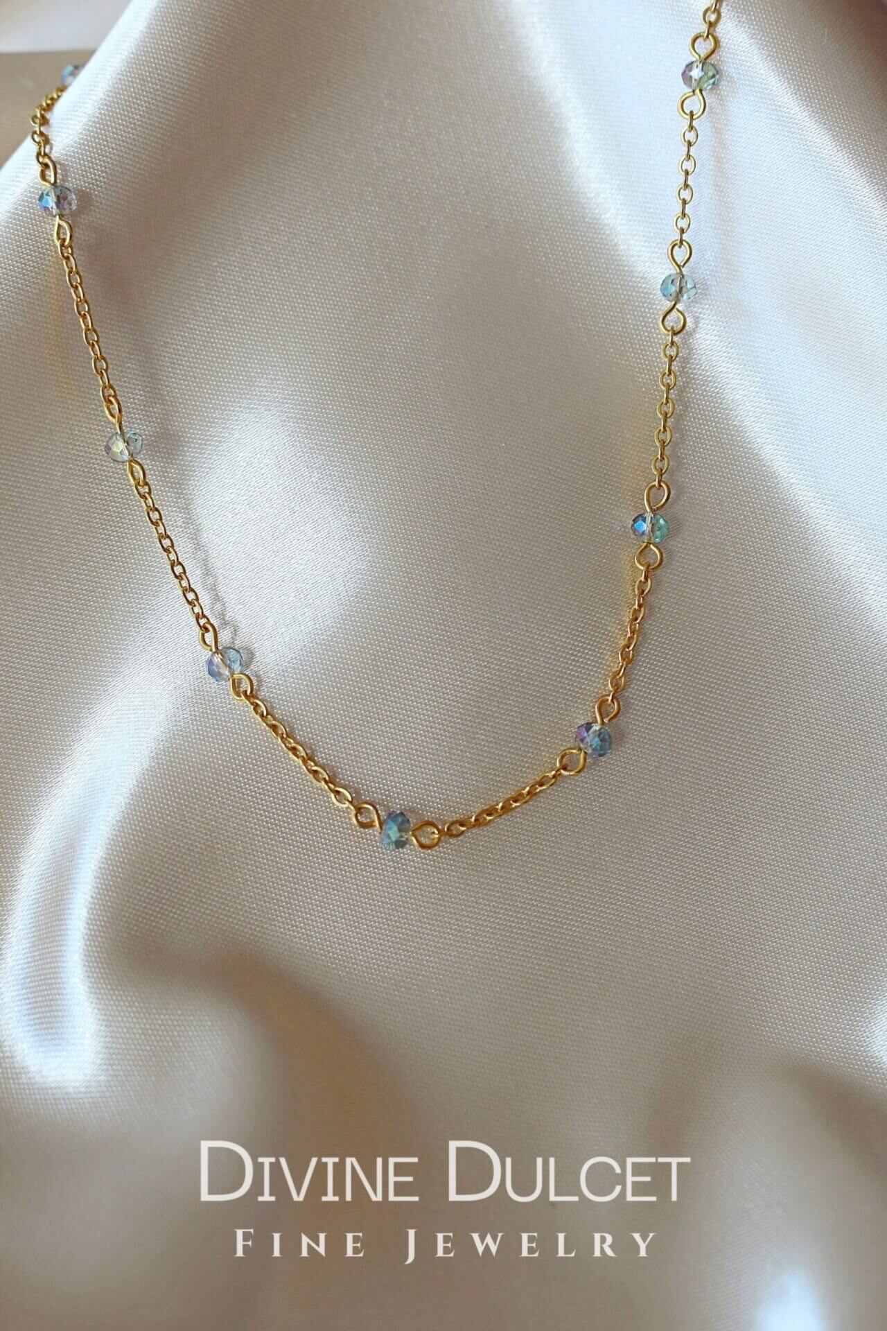 Collar Choker Artesanal Cristales Azul Cielo — 18K