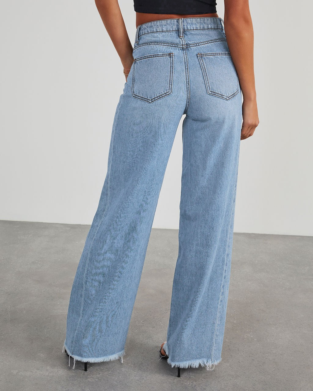 Jeans Talle Alto Pernera Ancha con Bolsillos