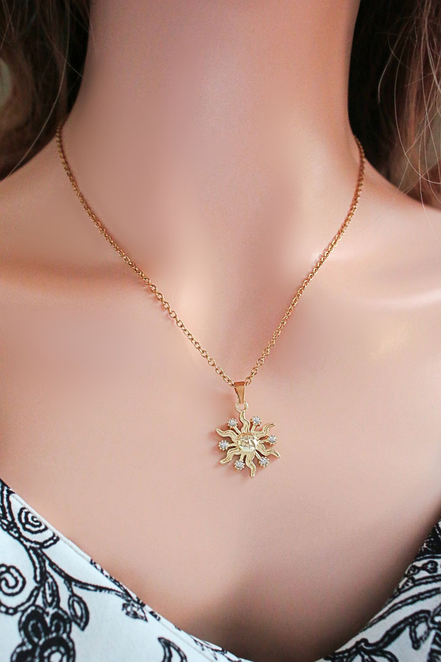 Collar Colgante Sol Zirconia Diamante — 24K