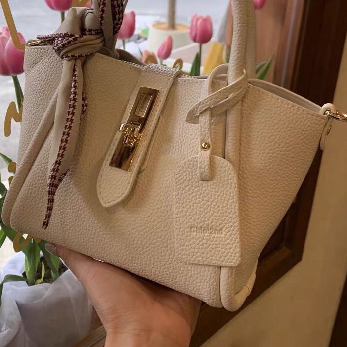 Bolso Tote Litchi con Asa de Pañuelo de Seda