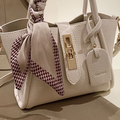 Bolso Tote Litchi con Asa de Pañuelo de Seda