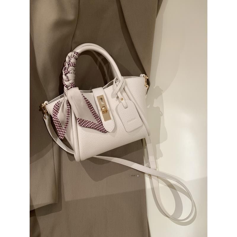 Bolso Tote Litchi con Asa de Pañuelo de Seda