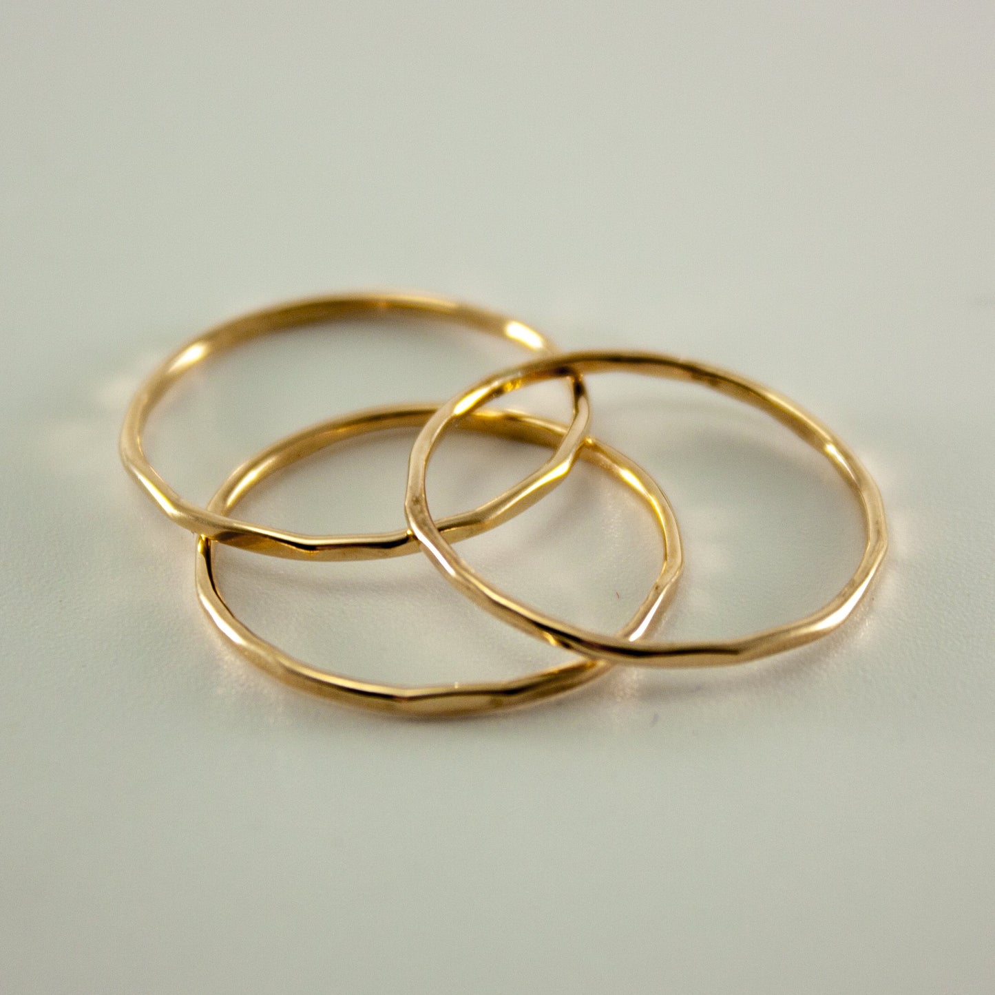 Stack de Anillos Martillados Oro 14K