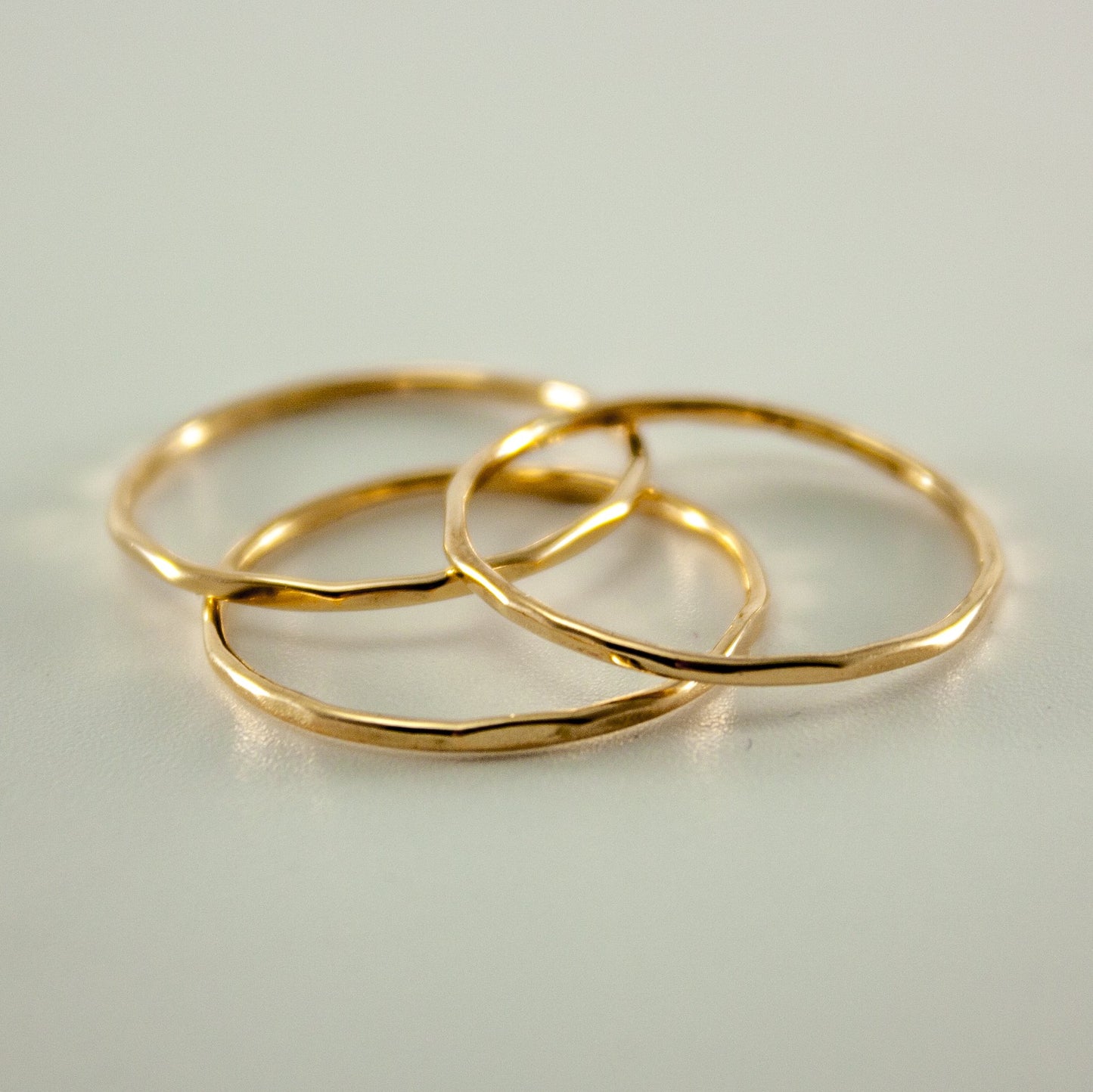 Stack de Anillos Martillados Oro 14K